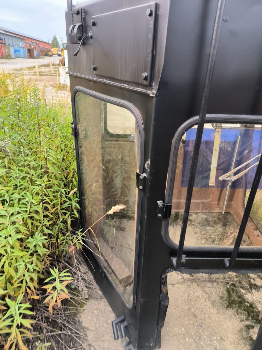 Кабина D355C Komatsu — фото 2